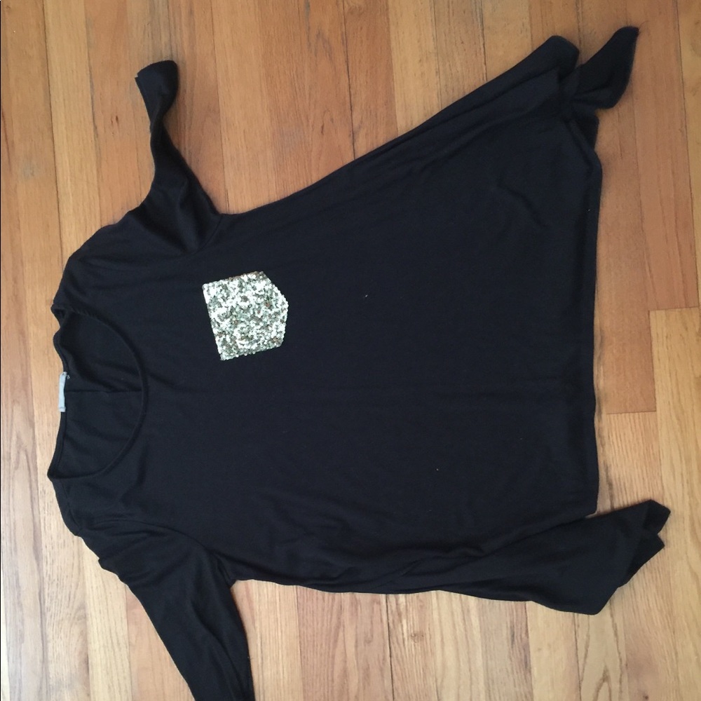 Black flair shirt with sequined pocket (gold)